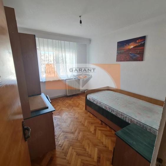 Apartament cu 3 camere decomandat în Eremia