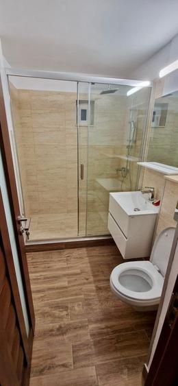 Apartament cu 3 camere decomandat, mobilat în Eremia
