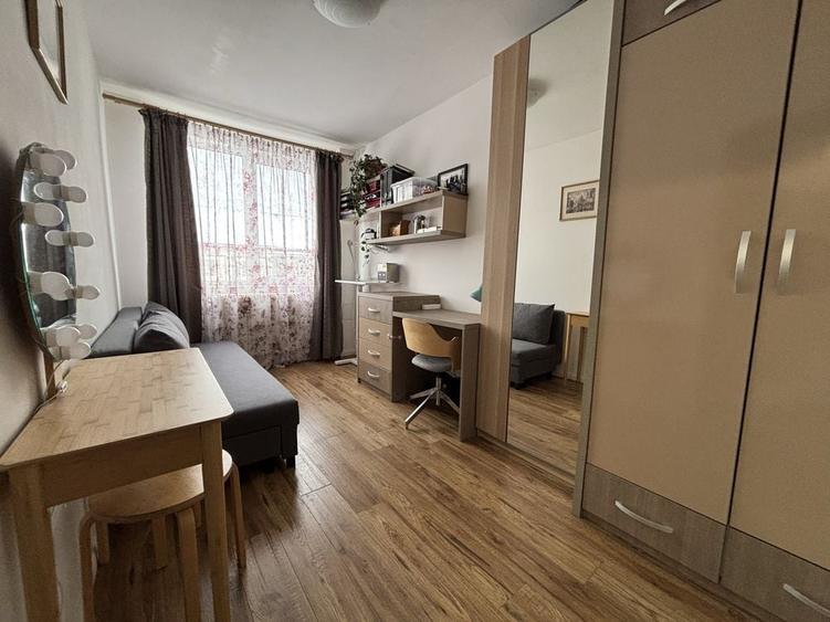 Apartament cu 3 camere semidecomandat în Grigorescu