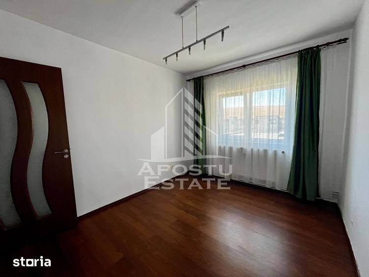 Apartament cu 3 camere decomandat în Est
