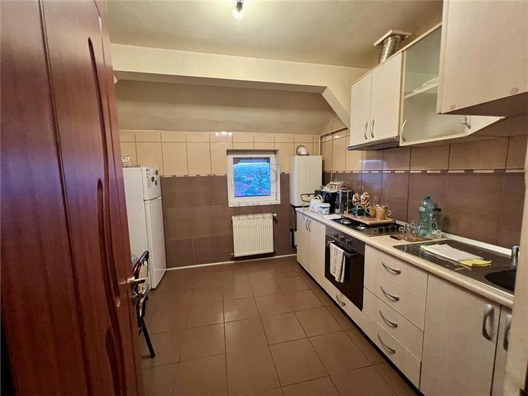 Apartament cu 2 camere semidecomandat, mobilat în Aradului