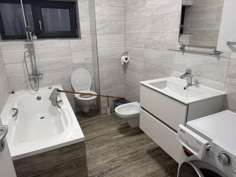 Apartament cu 2 camere semidecomandat în Rovine