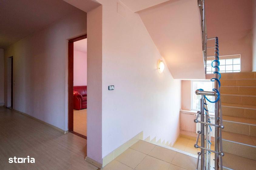 Casă cu 5 camere cu Teren 350 Mp în Cantemir