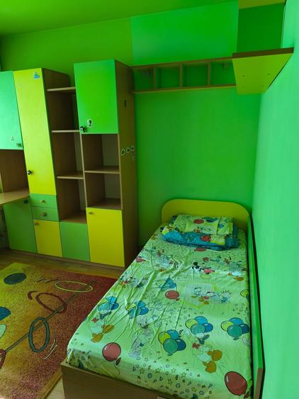 Apartament cu 3 camere decomandat în Frații Golești