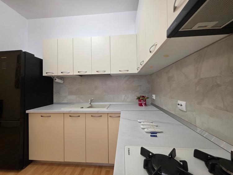 Apartament cu 2 camere semidecomandat în P-ța Universității