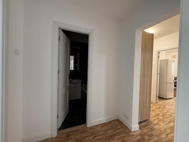 Apartament cu 3 camere decomandat, mobilat în Titan