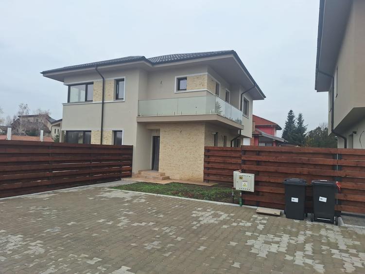 Casă individuală cu 5 camere cu Canalizare în Corbeanca