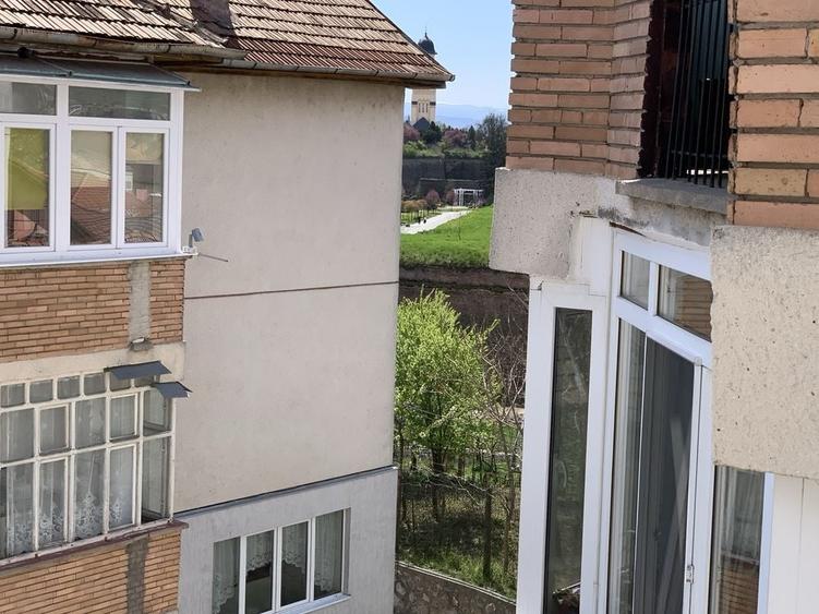 Apartament cu 3 camere decomandat în Cetate