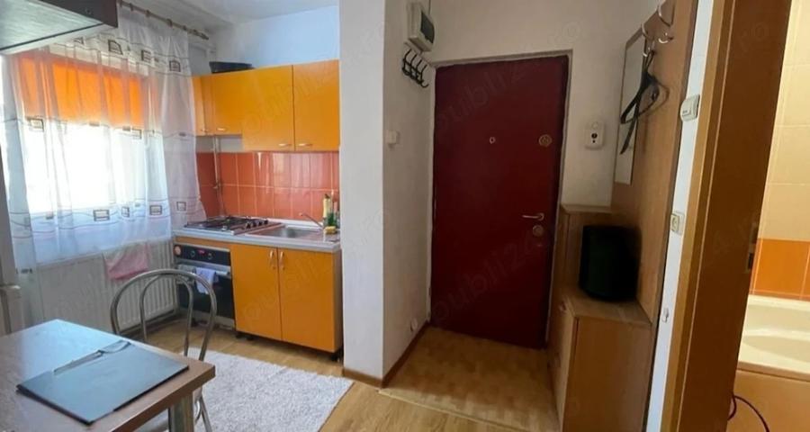 Garsonieră decomandată în Central