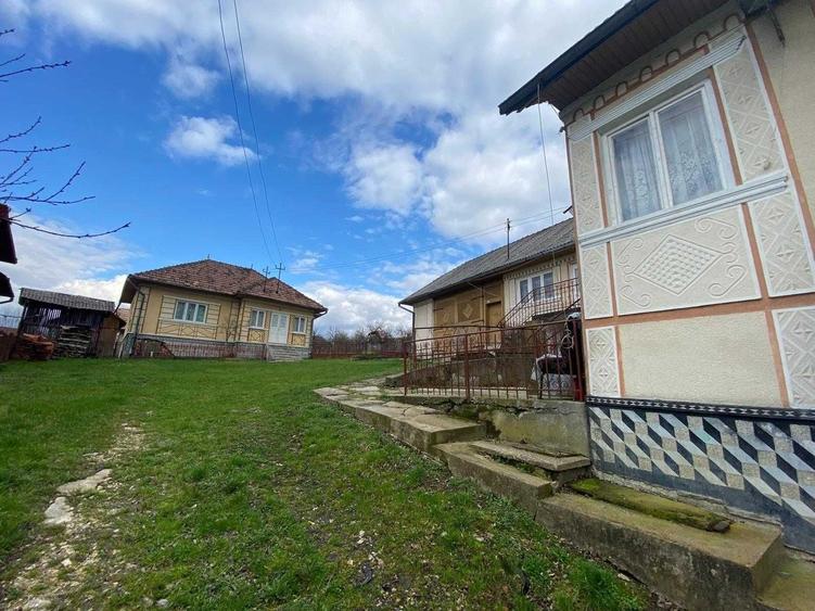 Casă cu 4 camere în Văleni