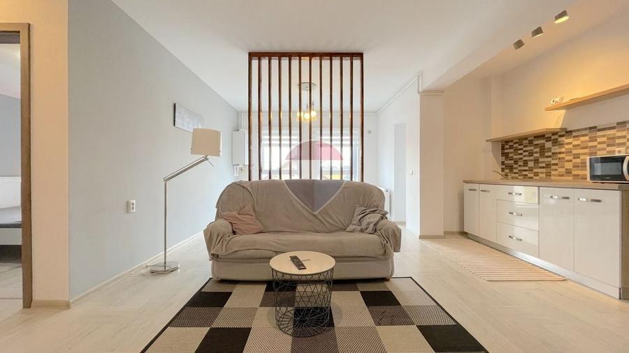 Apartament cu 2 camere decomandat în Tractorul