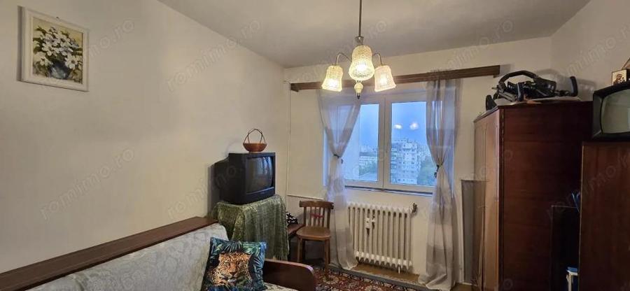 Apartament cu 4 camere decomandat, mobilat în Vest