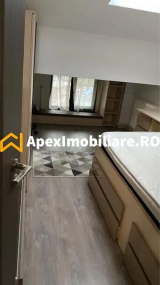 Apartament cu 3 camere semidecomandat, mobilat în 1 Mai