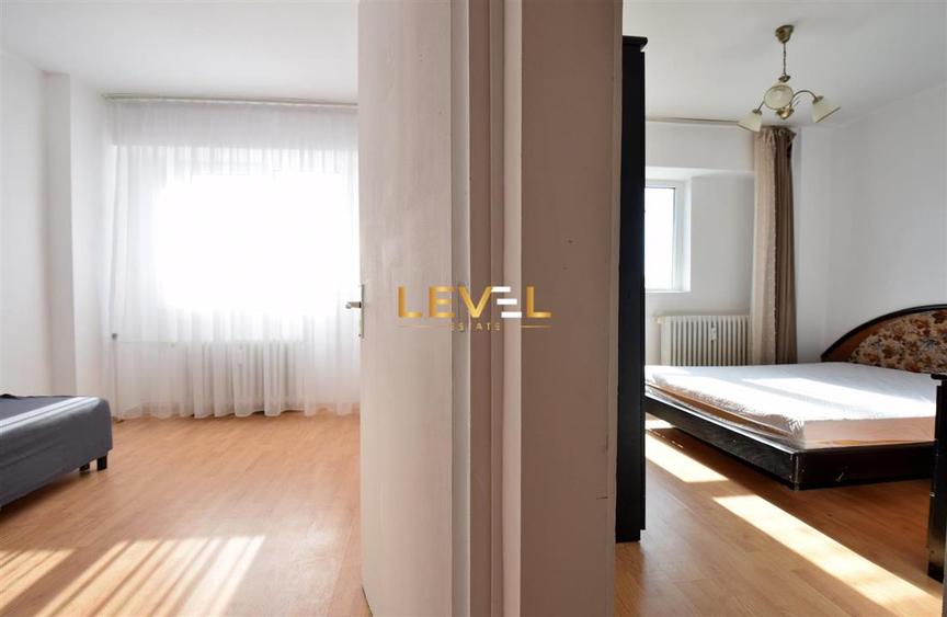 Apartament cu 3 camere semidecomandat, mobilat în 13 Septembrie