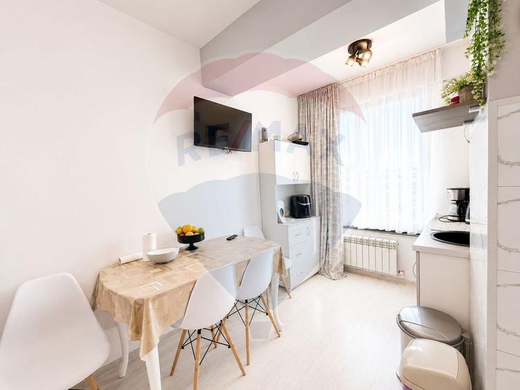 Apartament cu 3 camere, mobilat în Universitate