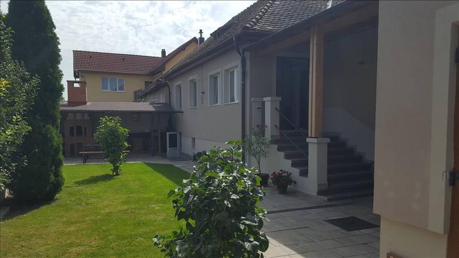 Casă cu 3 camere cu Canalizare în Periferie