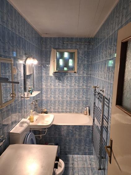 Apartament cu 3 camere semidecomandat în Dâmbu Pietros
