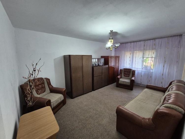 Particular ofer spre inchiriere apartament 2 camere decomandat - 2