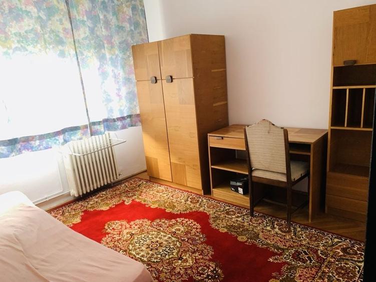 Apartament cu 3 camere semidecomandat în Simion Bărnuțiu