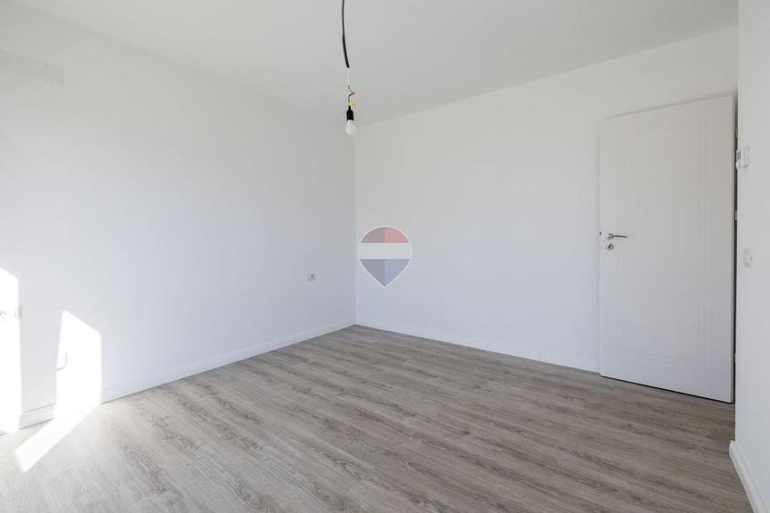 Casă individuală cu 4 camere cu Teren 263 Mp în Tractorul