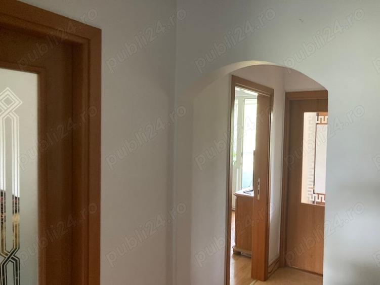 Apartament cu 3 camere decomandat în Drumul Taberei