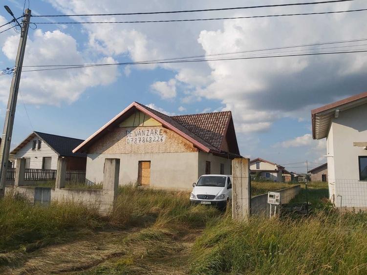 Casă cu 4 camere în Zănești