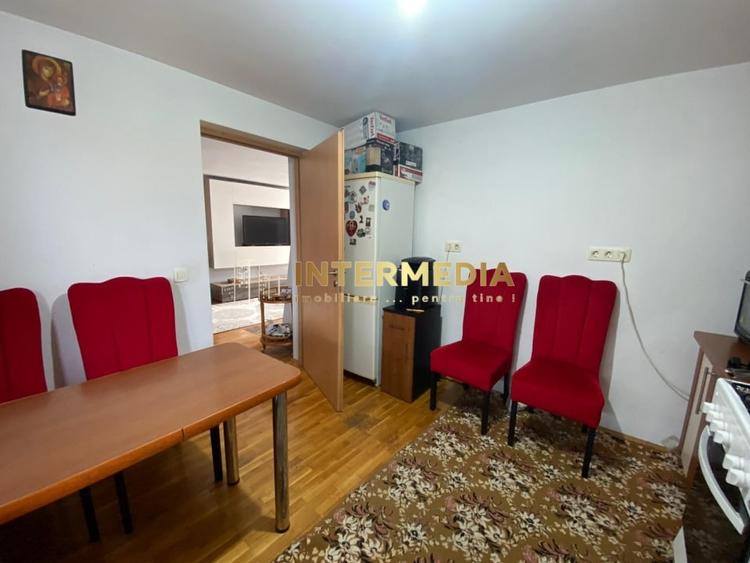 Casă individuală cu 5 camere cu Canalizare în Cetate
