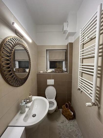 Apartament cu 3 camere decomandat, mobilat în Central