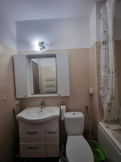 Apartament cu 3 camere decomandat în Roșu