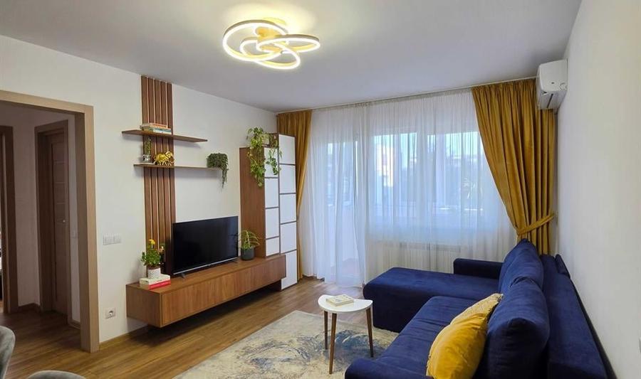 Apartament cu 3 camere semidecomandat în Socola
