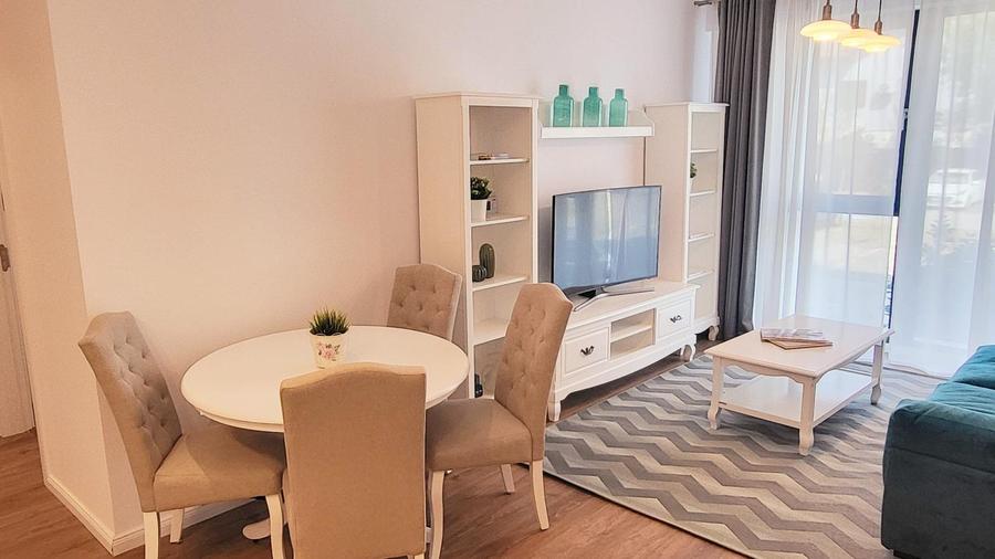 Apartament cu 3 camere semidecomandat, mobilat în Străulești