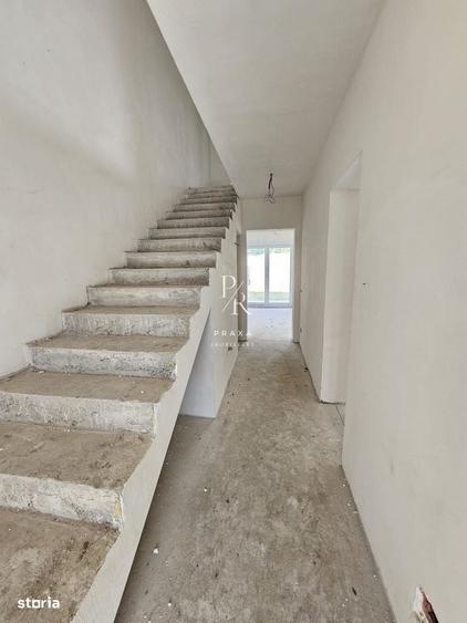 Casă cu 4 camere în Buru