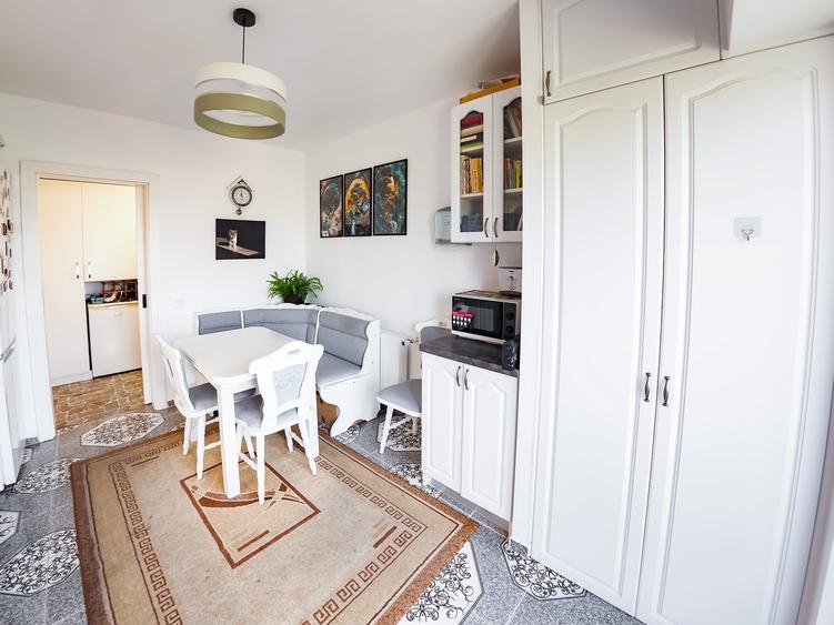 Apartament cu 2 camere semidecomandat în Exterior Vest