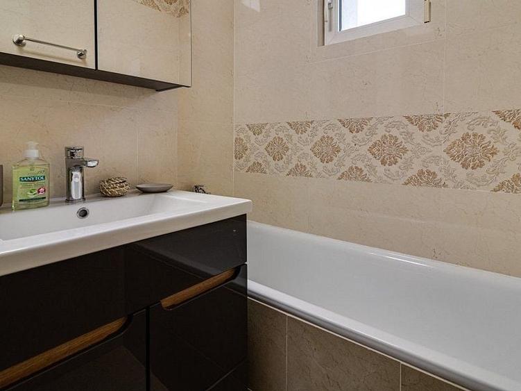 Apartament cu 3 camere decomandat, mobilat în 1 Mai