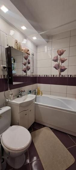 Apartament cu 3 camere semidecomandat, mobilat în Tătărași