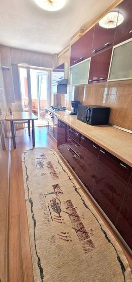 Apartament cu 3 camere decomandat, mobilat în Faleza Nord