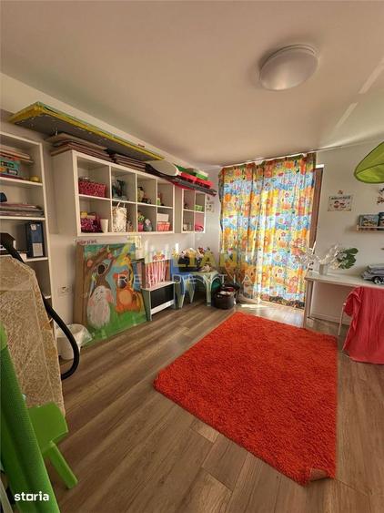 Casă cu 8 camere cu Teren 300 Mp în Central