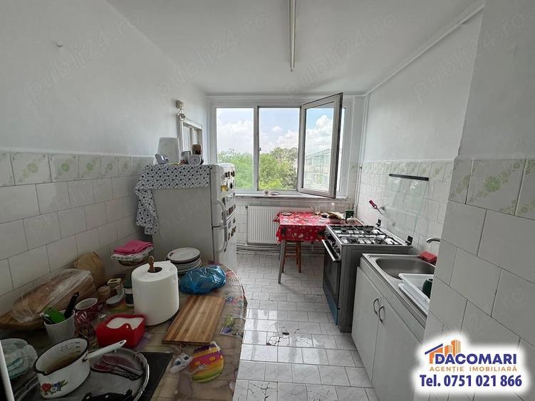 Apartament cu 3 camere decomandat în Central