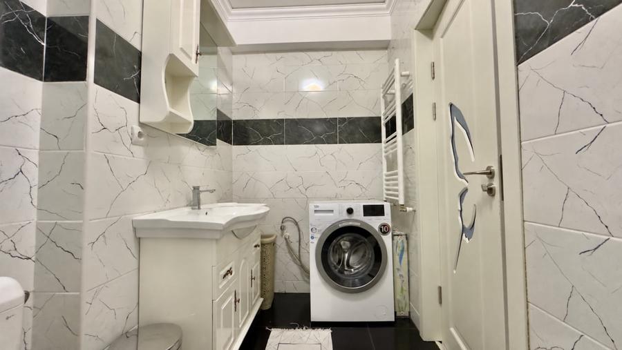 Apartament cu 3 camere decomandat, mobilat în Central