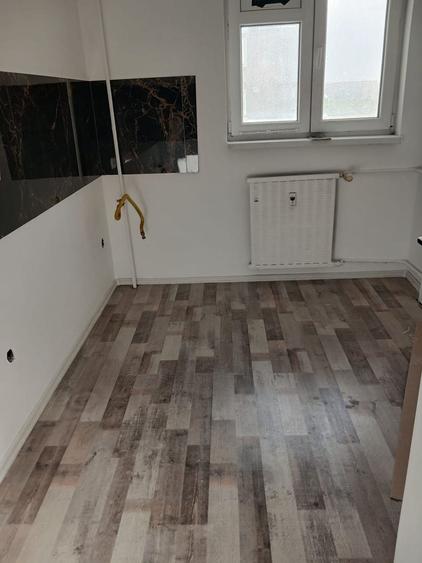 Apartament cu 3 camere decomandat în Păcii