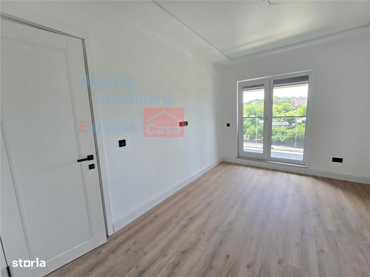 Apartament cu 4 camere decomandat în Valea Adâncă