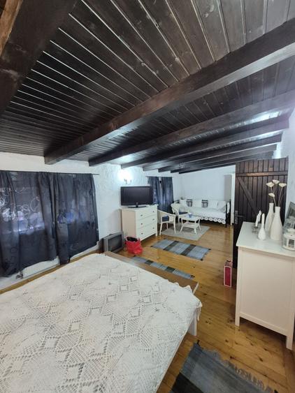 Casă cu 4 camere cu Teren 1600 Mp în Central