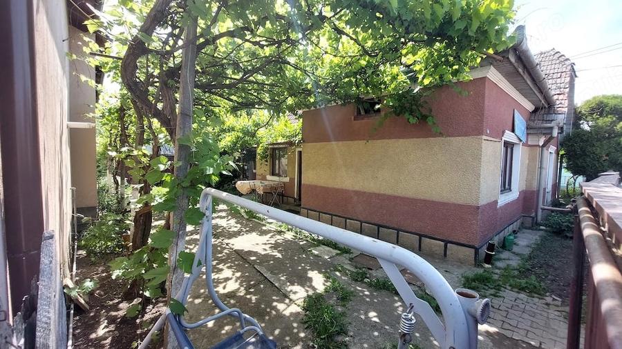 Casă cu 5 camere cu Teren 750 Mp în Central