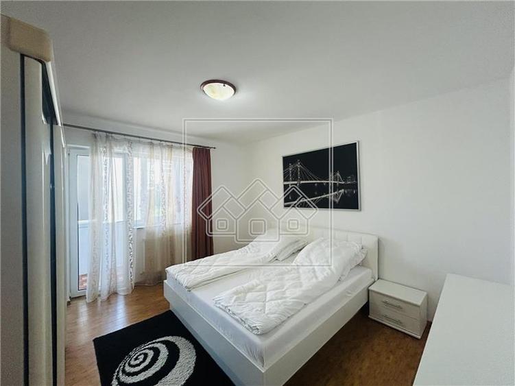 Apartament cu 3 camere decomandat în Turnișor