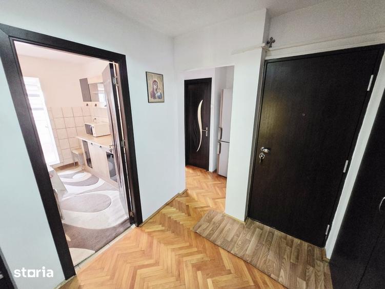 Apartament cu 3 camere semidecomandat în Rogerius