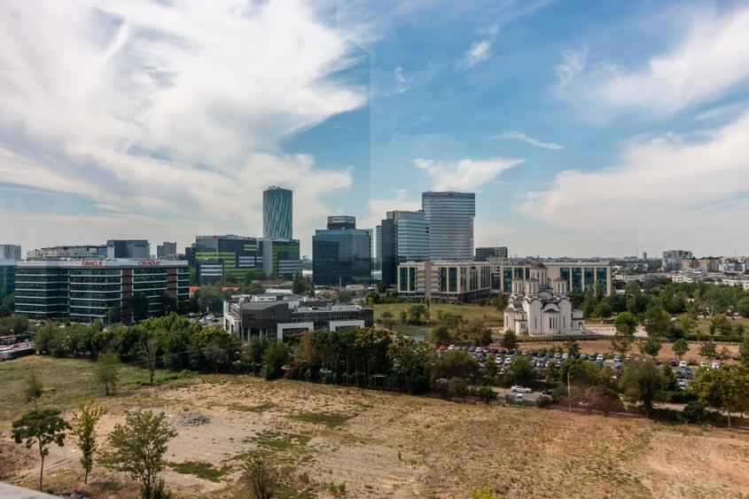 Penthouse cu 5 camere decomandat în Aviației