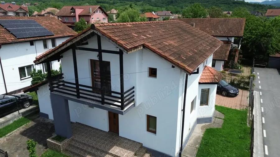 Casă cu 5 camere în Jiblea Veche