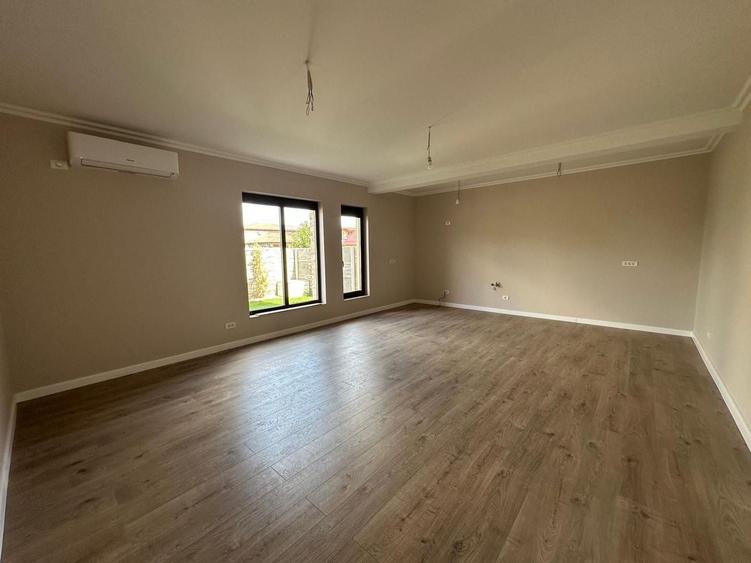 Duplex cu 5 camere cu Canalizare în Dumbrăvița