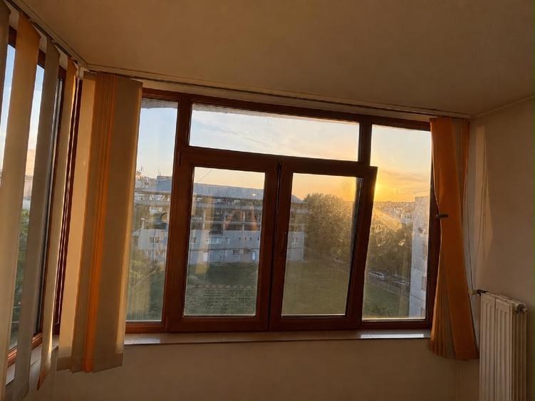 Apartament cu 3 camere decomandat, mobilat în Nicolina