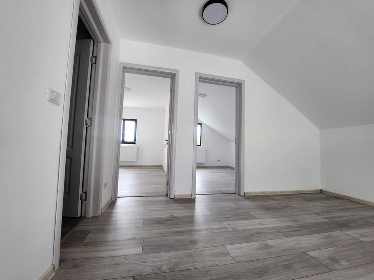 Casă cu 4 camere cu Canalizare în Traian